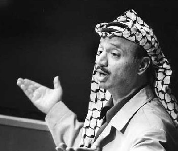 Figure dominante et emblématique de la résistance du peuple palestinien, Yasser Arafat s’exprime le 13 novembre 1974 devant l’assemblée générale des Nations Unies.
