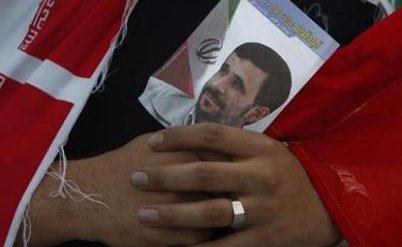 Portrait du président iranien Mahmoud Ahmadinejad, qui manifestement joue dans le subconscient israélien le rôle du grand croquemitaine... - Photo : Reuters