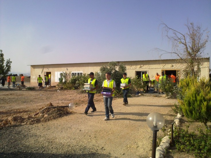 arakib-movers2-1024x768